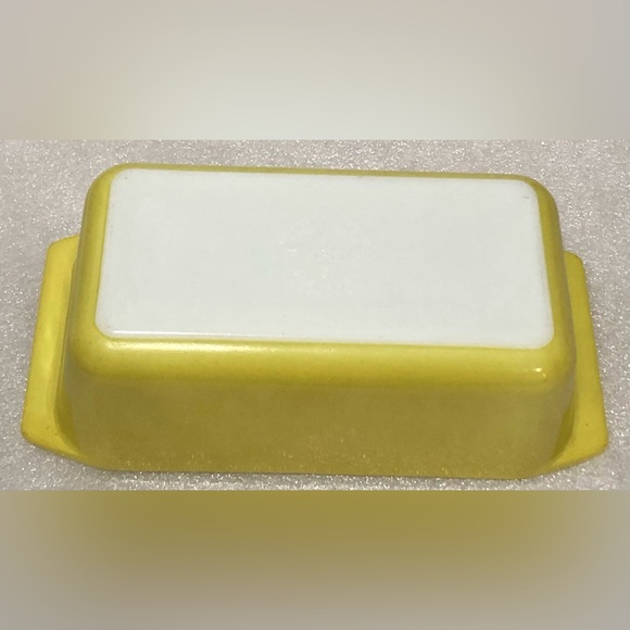 Pyrex Yellow Baking Dish - Picture 3 of 7